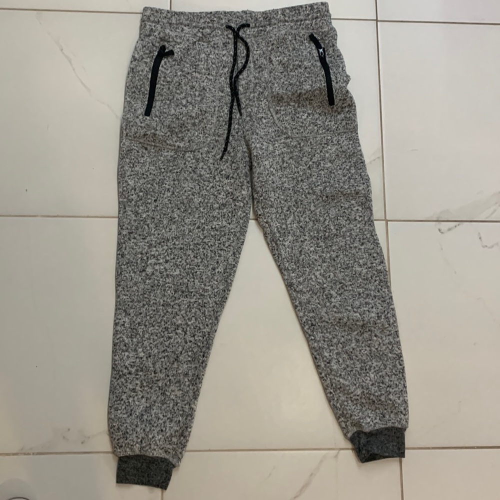 Brand: Carbon 
Size: Large/ Color: Gray
Good condition
